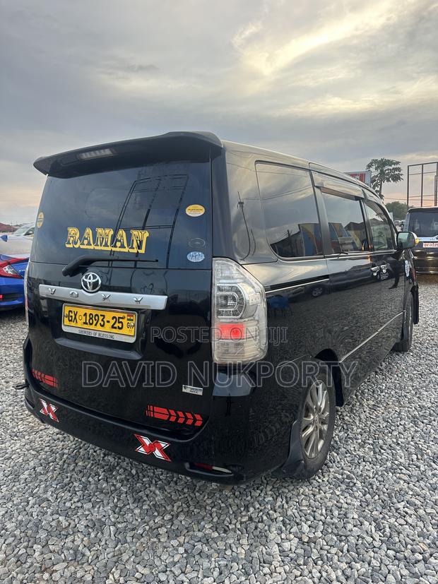 Toyota Voxy 2010 Black