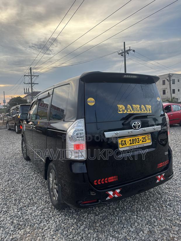 Toyota Voxy 2010 Black