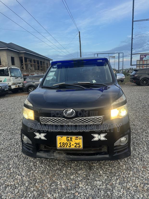 Toyota Voxy 2010 Black
