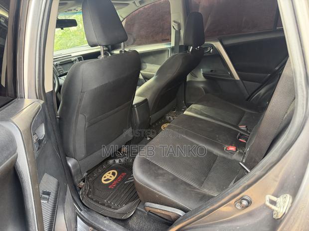 Toyota RAV4 LE AWD (2.5L 4cyl 6A) 2017 Gray