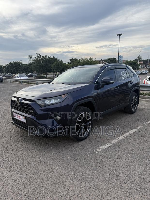 Toyota RAV4 XLE AWD 2020 Blue