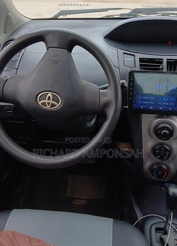 Toyota Vitz 1.3 FWD 5dr 2009 Gray