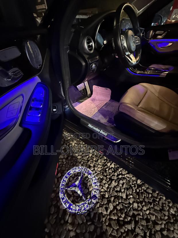 Mercedes-Benz C300 2019 Blue