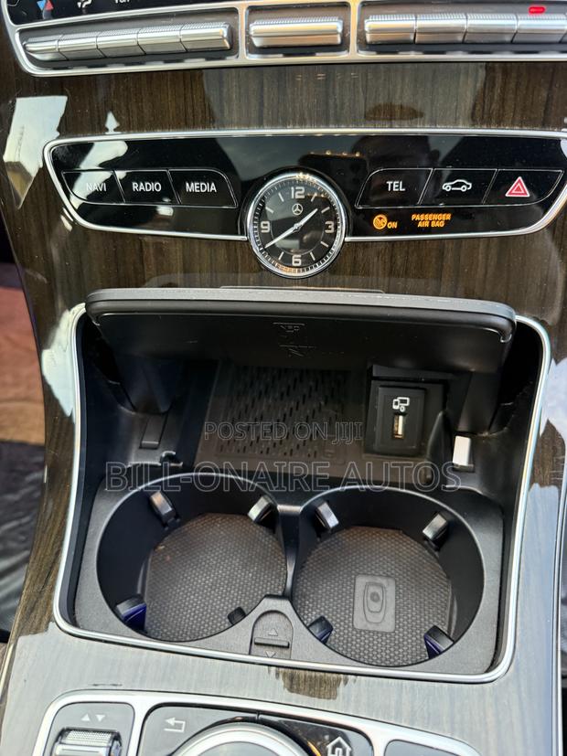 Mercedes-Benz C300 2019 Blue