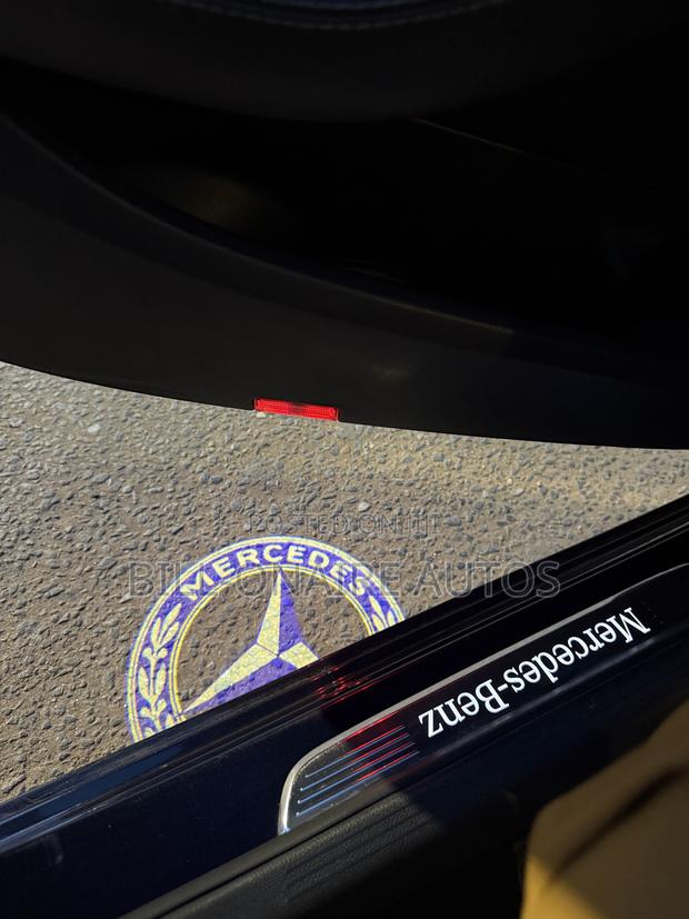Mercedes-Benz C300 2019 Blue