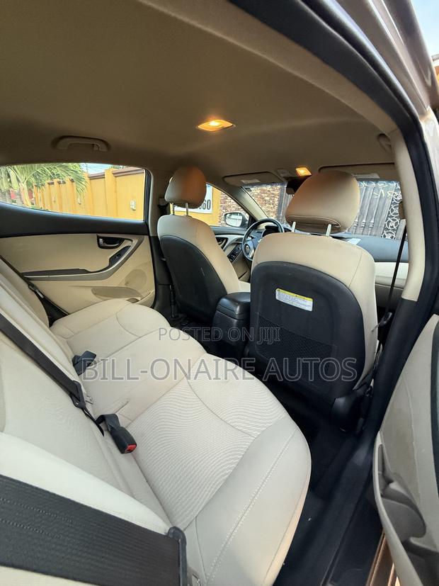 Hyundai Elantra SE 4dr Sedan (1.8L 4cyl 6A) 2014 Gray