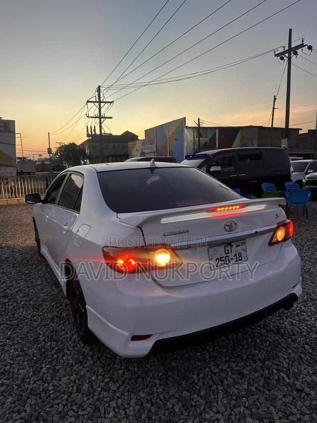 Toyota Corolla 2013 White