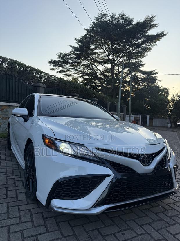 Toyota Camry XSE V6 2024 White