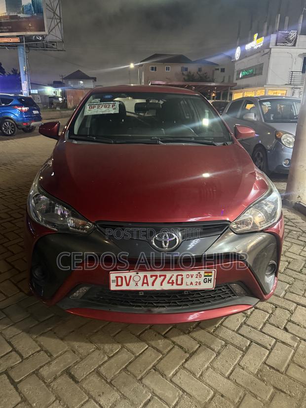 Toyota Yaris L Hatchback 5dr 2018 Burgundy