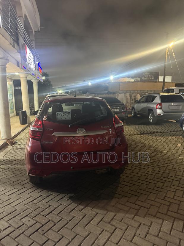 Toyota Yaris L Hatchback 5dr 2018 Burgundy