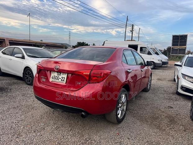 Toyota Corolla LE (1.8L 4cyl 2A) 2018 Red