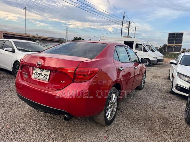 Toyota Corolla LE (1.8L 4cyl 2A) 2018 Red