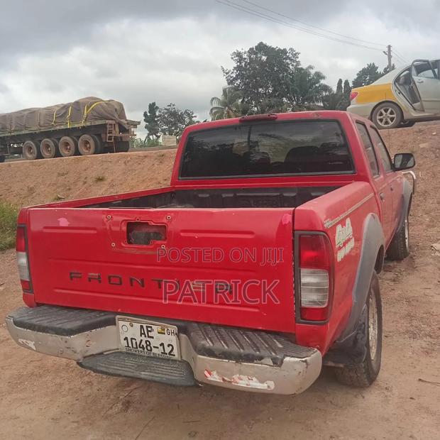 Nissan Frontier Standard 4x2 King Cab 116.1 in. WB 2003 Red