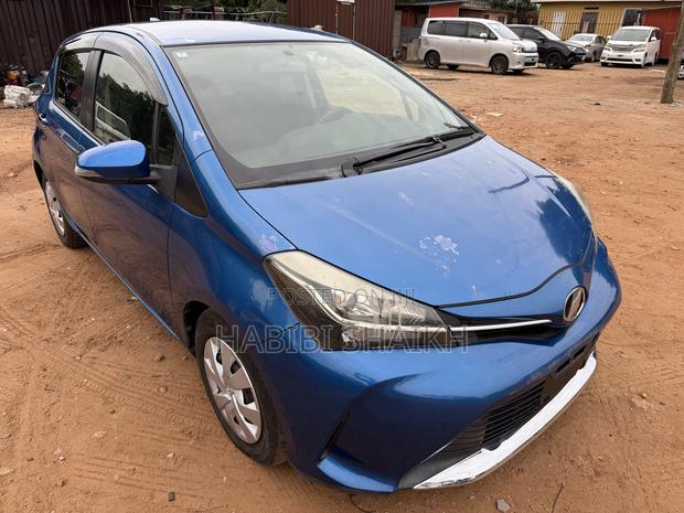 Toyota Vitz 1.3 FWD 5dr 2014 Blue