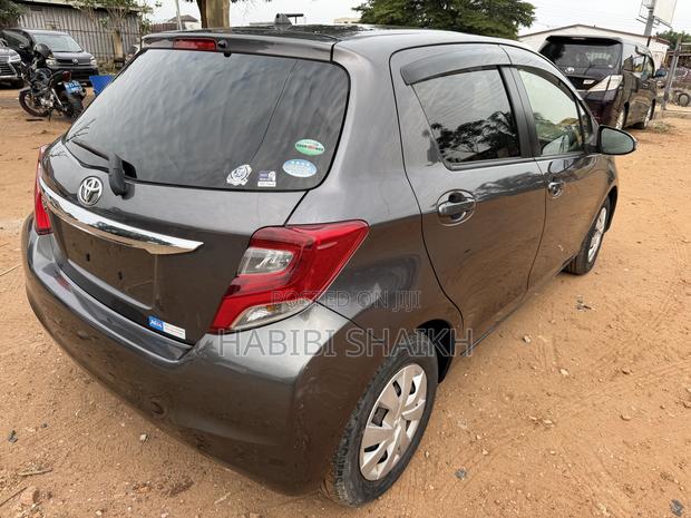 Toyota Vitz 1.3 FWD 5dr 2014 Gray