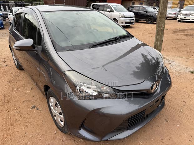 Toyota Vitz 1.3 FWD 5dr 2014 Gray