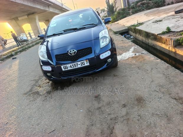 Toyota Vitz 1.5 FWD 5dr 2010 Blue