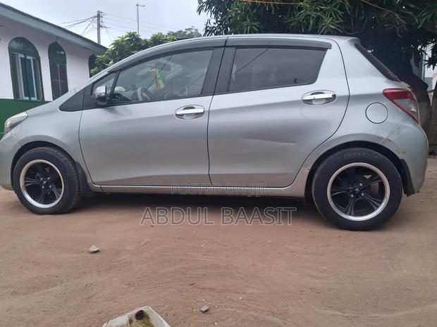 Toyota Vitz 2012 Gray