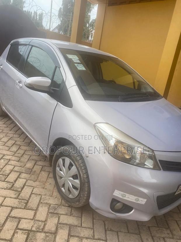Toyota Vitz 1.3 AWD 5dr 2013 Blue