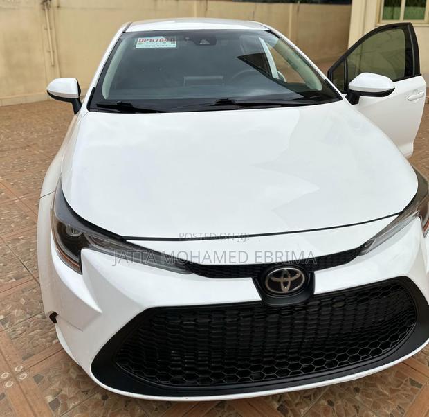 Toyota Corolla LE 2021 White