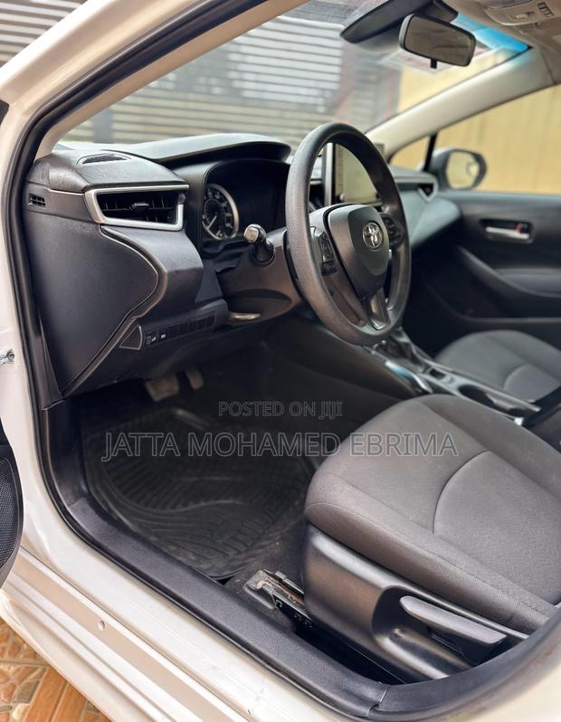 Toyota Corolla LE 2021 White