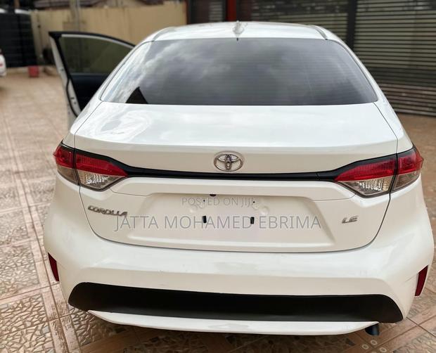 Toyota Corolla LE 2021 White