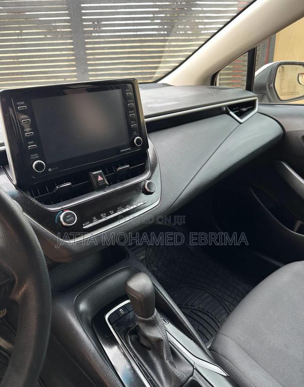 Toyota Corolla LE 2021 White