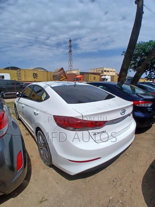 Hyundai Elantra 2017 White