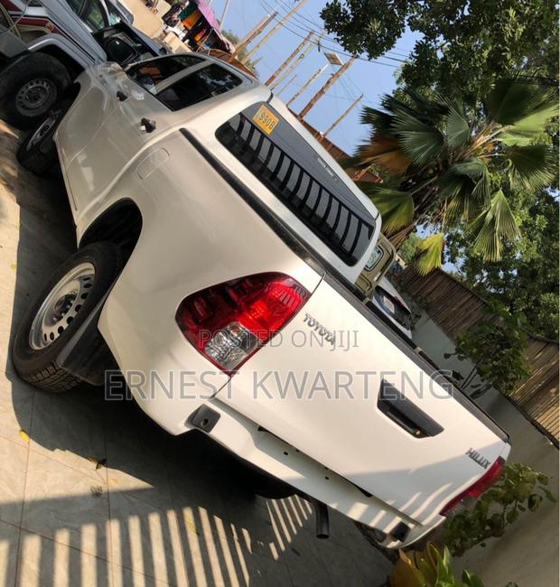 New Toyota Hilux 2025 White