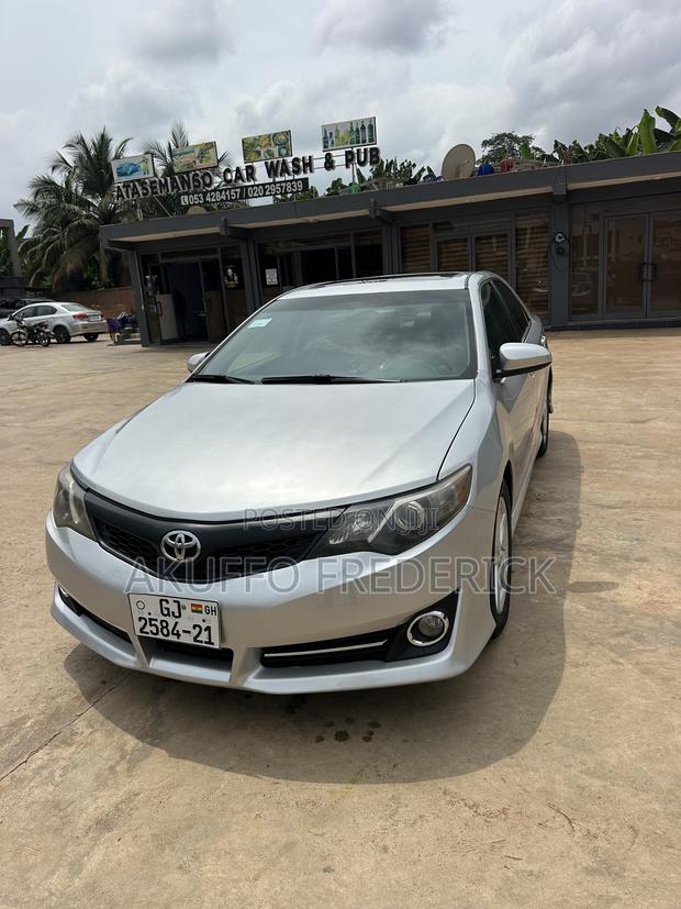 Toyota Camry SE Sport 4dr Sedan (2.5L 4cyl 6A) 2014 Silver