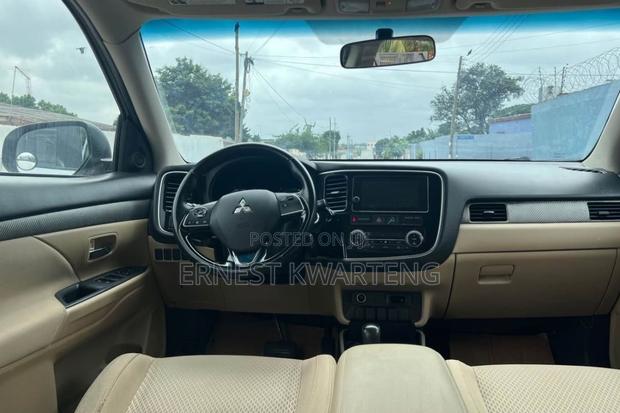 Mitsubishi Outlander 2019 White