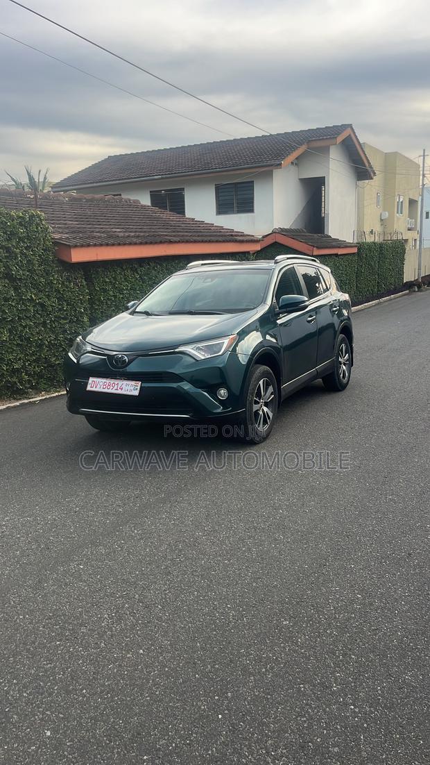 Toyota RAV4 XLE 4dr SUV (2.5L 4cyl 6A) 2018 Green
