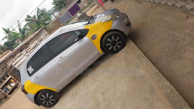 Toyota Vitz 2010 Gray