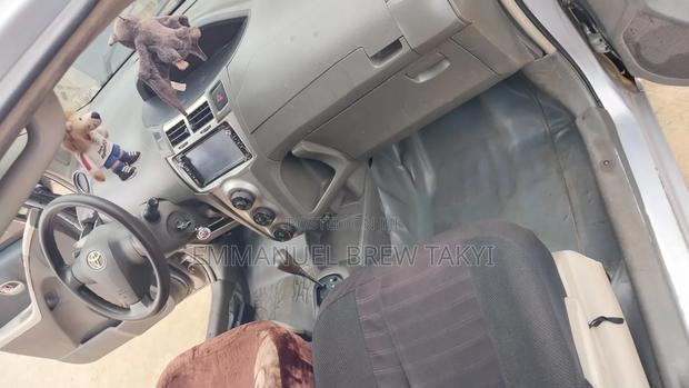 Toyota Vitz 2010 Gray