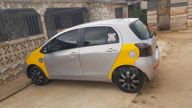 Toyota Vitz 2010 Gray