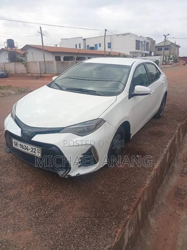 Toyota Corolla 2017 White
