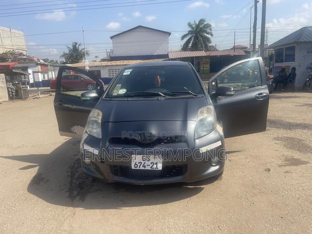 Toyota Vitz 1.5 FWD 3dr 2010 Gray