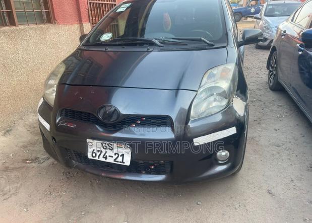 Toyota Vitz 1.5 FWD 3dr 2010 Gray