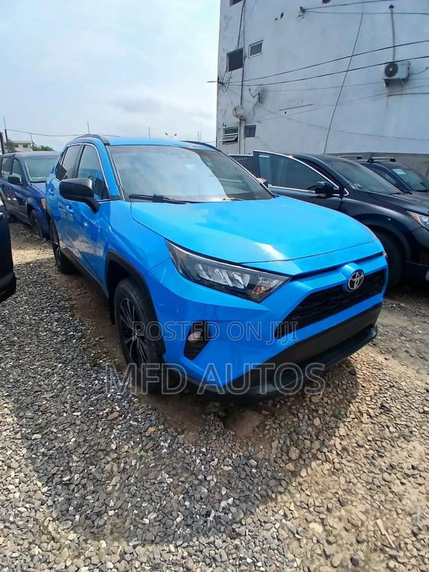 Toyota RAV4 2019 Blue
