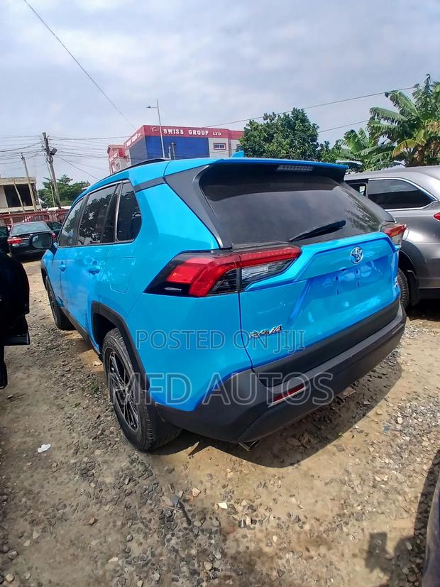 Toyota RAV4 2019 Blue
