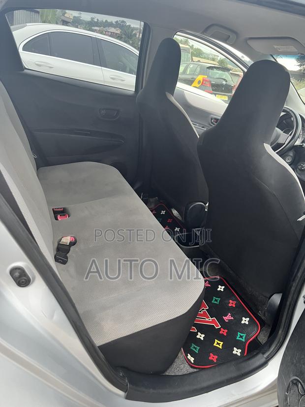 Toyota Vitz 1.0 FWD 3dr 2013 Silver