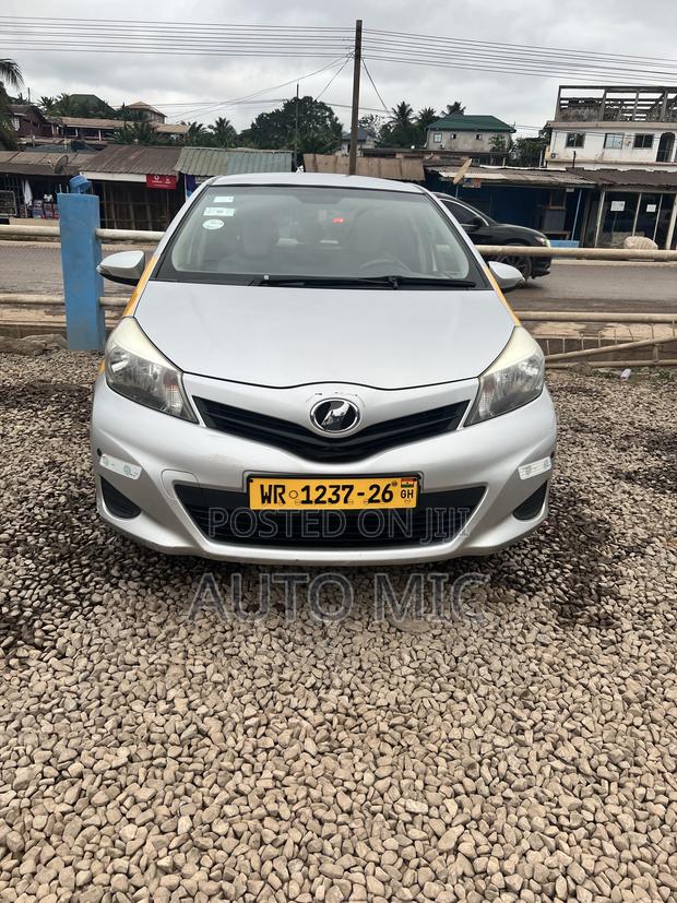 Toyota Vitz 1.0 FWD 3dr 2013 Silver