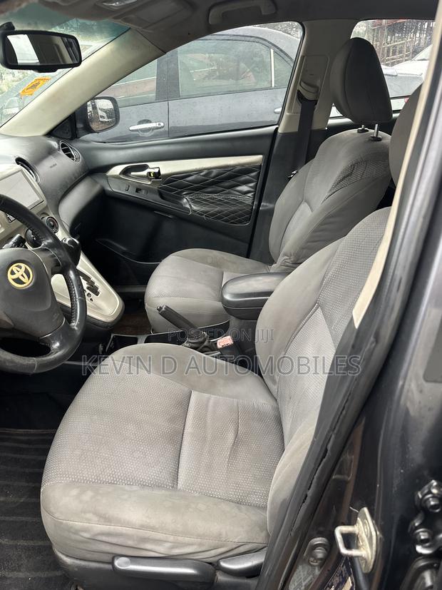 Toyota Matrix XR Hatchback FWD (1.8L 4cyl 4A) 2008 Gray