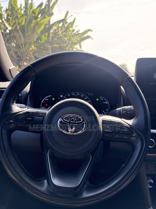 Toyota Yaris Cross 1.5 Hybrid AWD 2022 Gray