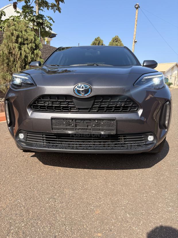 Toyota Yaris Cross 1.5 Hybrid AWD 2022 Gray