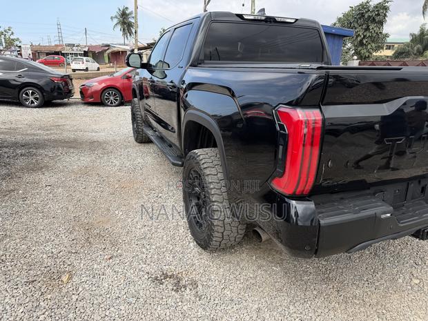Toyota Tundra Limited CrewMax 4WD SB w/5.5' Bed 2026 Black