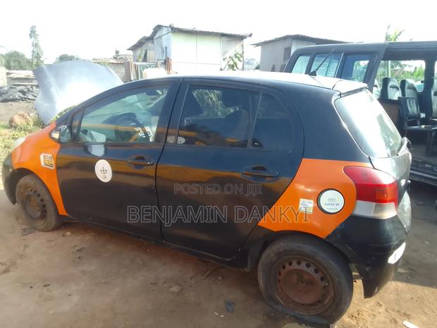 Toyota Vitz 2010 Black