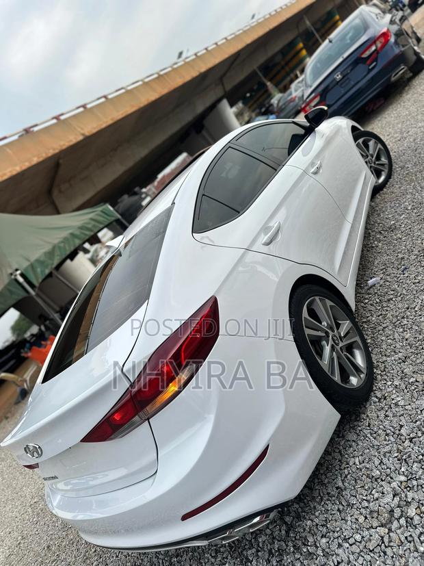 Hyundai Elantra Limited 2018 White