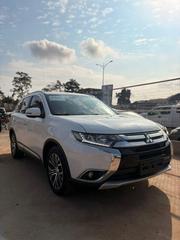 Mitsubishi Outlander 2018 White for sale
