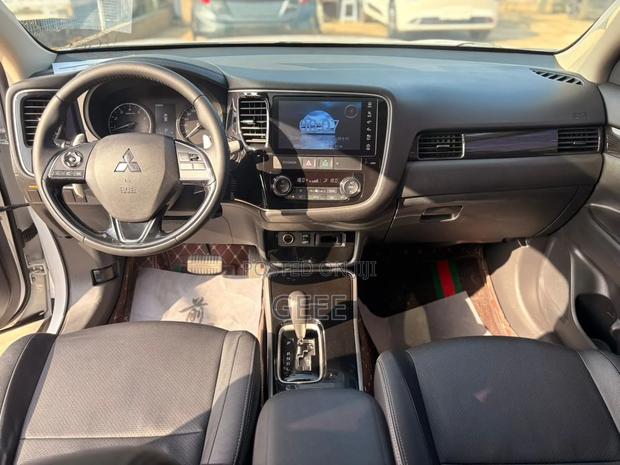 Mitsubishi Outlander 2018 White